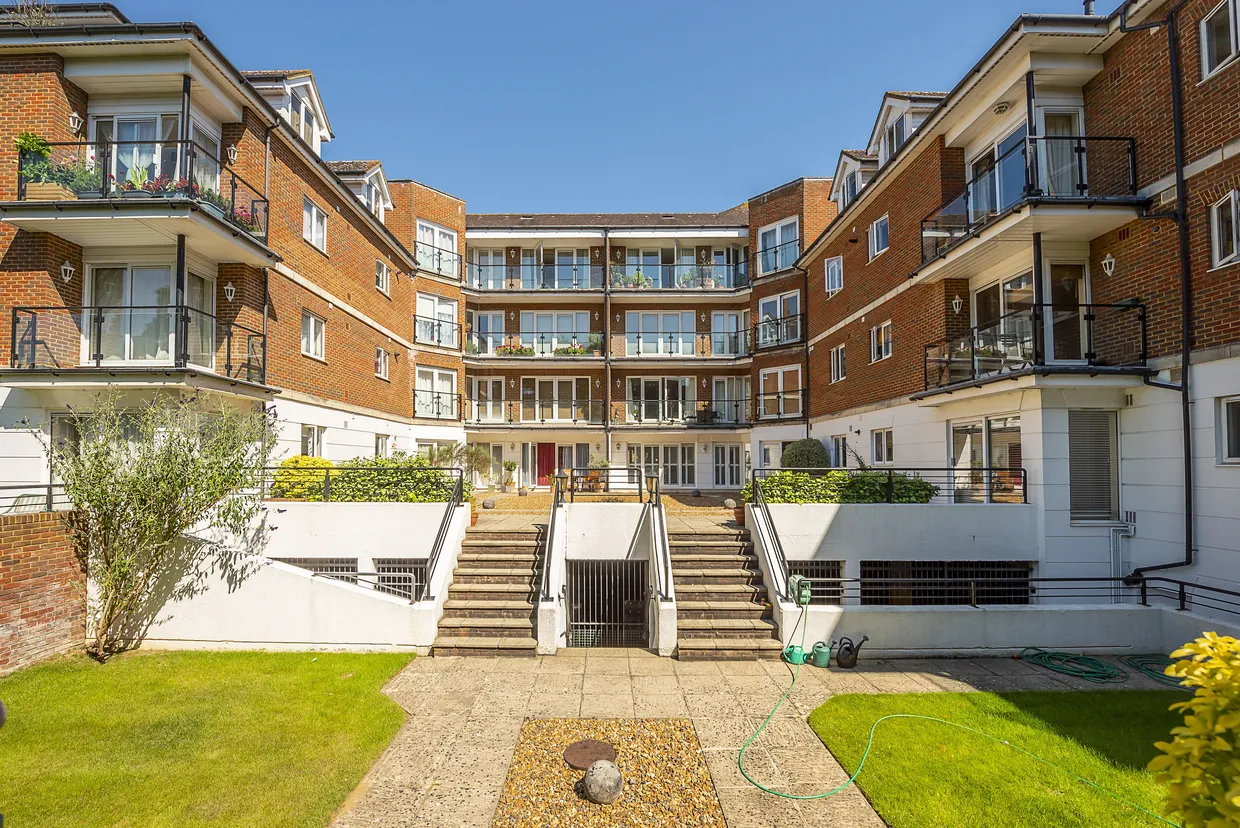The Downs, London, SW20 photo 2