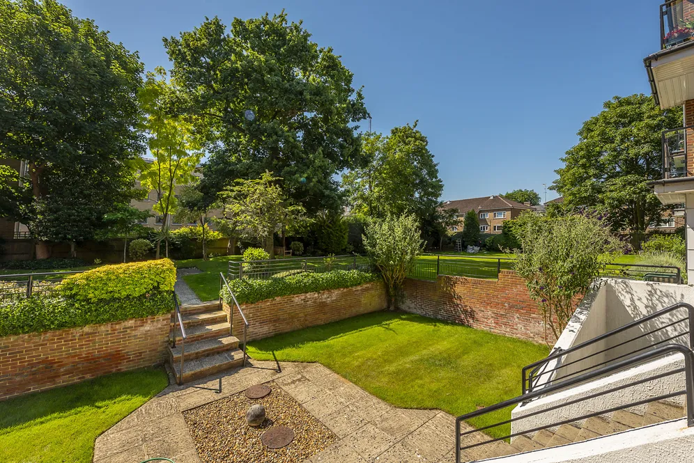 The Downs, London, SW20 photo 3