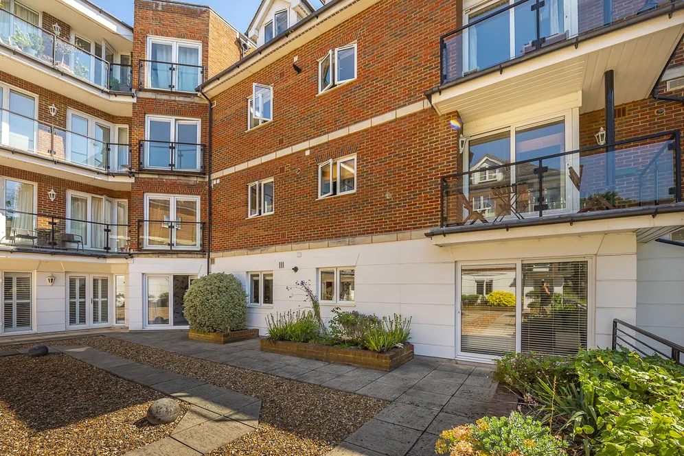 The Downs, London, SW20 photo 10