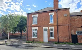 Clarendon Park, Avenue Road Extension LE2