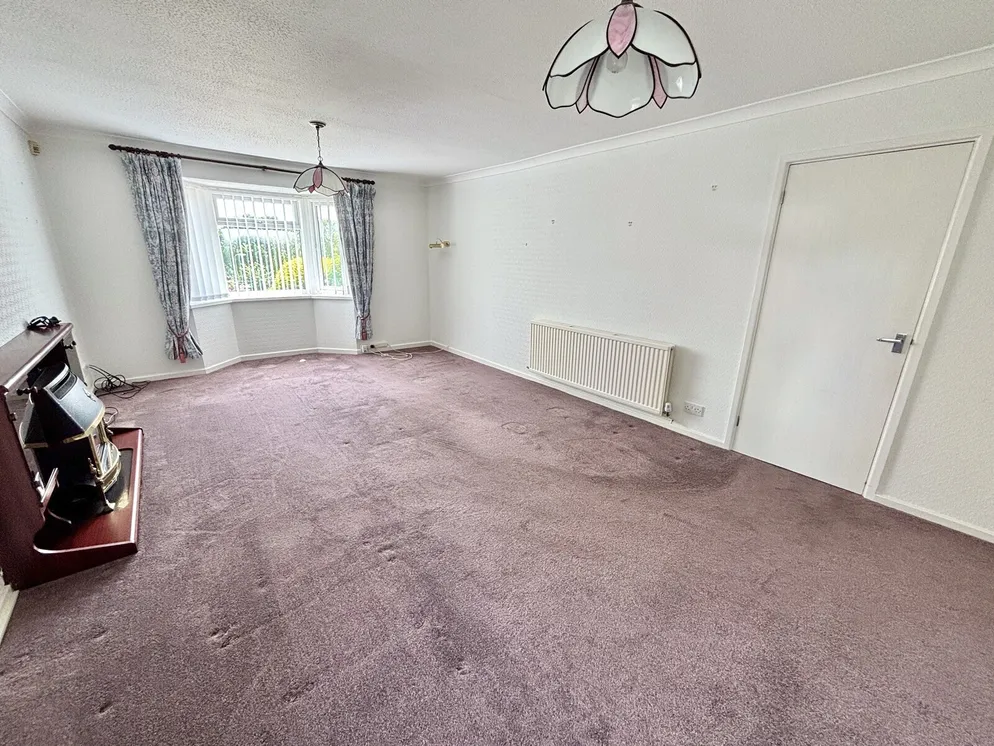Property carousel item 6