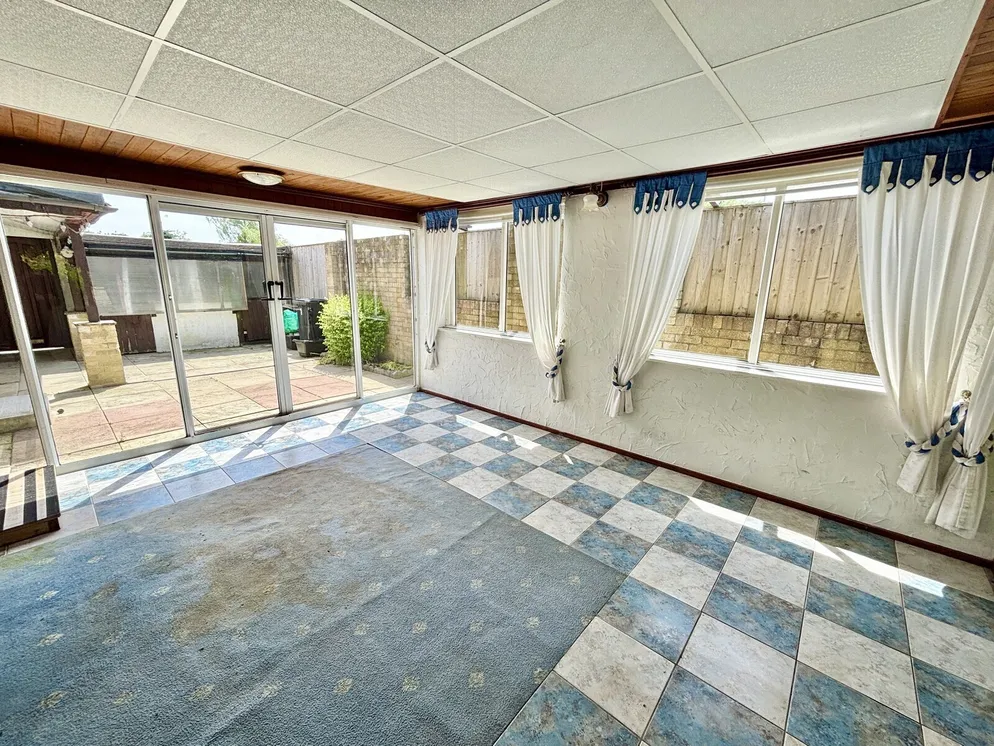 Property carousel item 12
