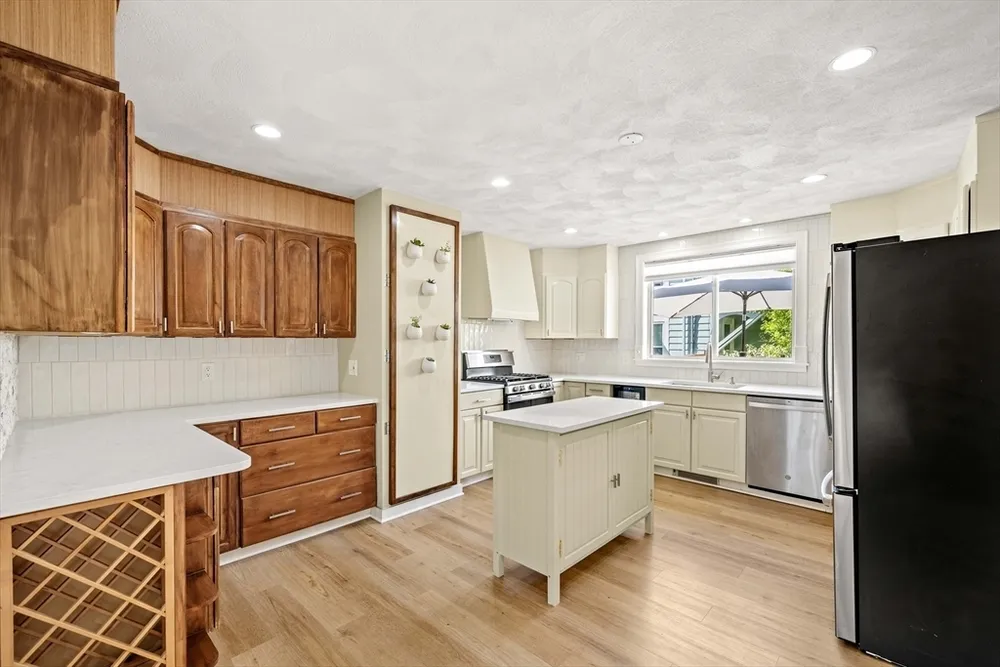 22 Beach Ave, Swampscott, MA 01907