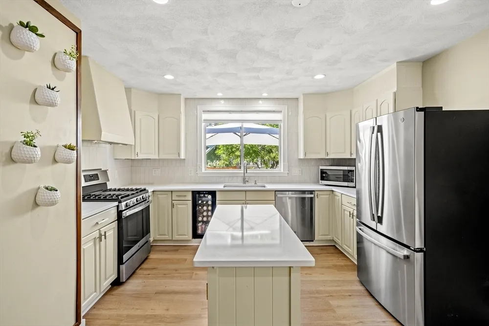 22 Beach Ave, Swampscott, MA 01907