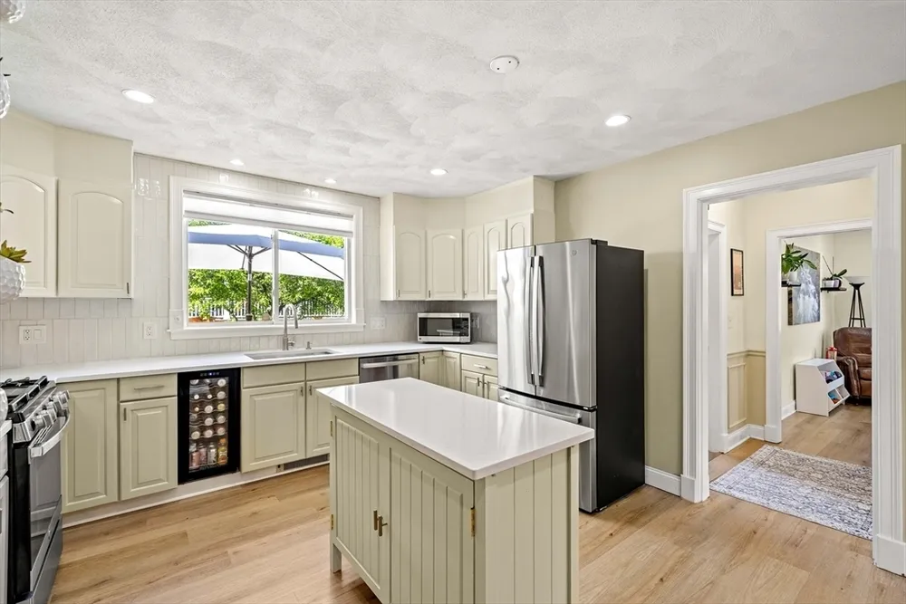 22 Beach Ave, Swampscott, MA 01907