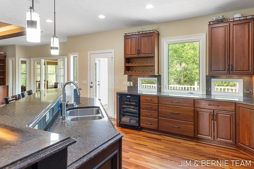 3477 Palmer Dr, Saugatuck, MI 49453-9461