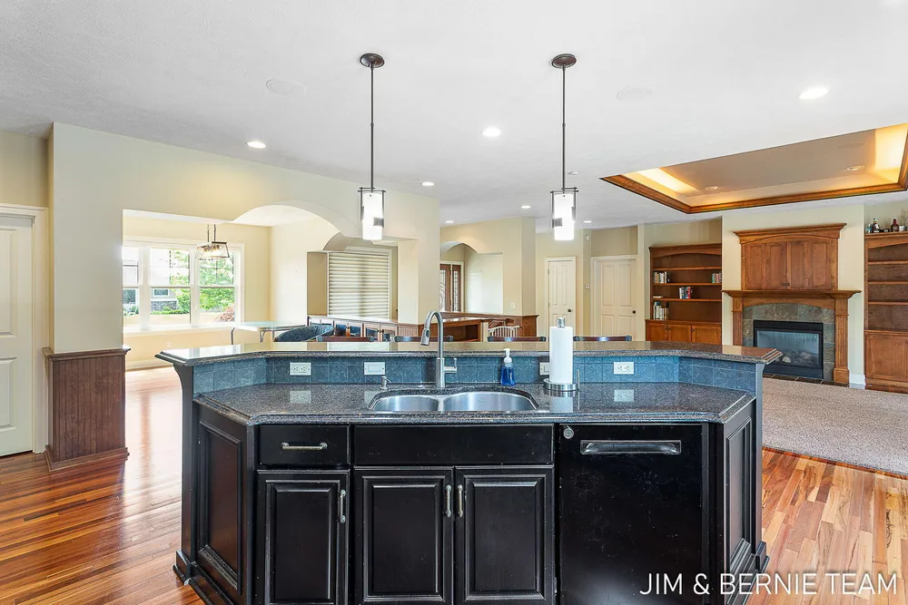 3477 Palmer Dr, Saugatuck, MI 49453-9461