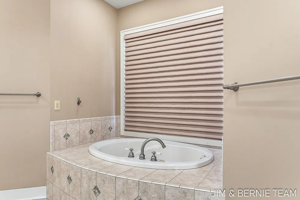 3477 Palmer Dr, Saugatuck, MI 49453-9461