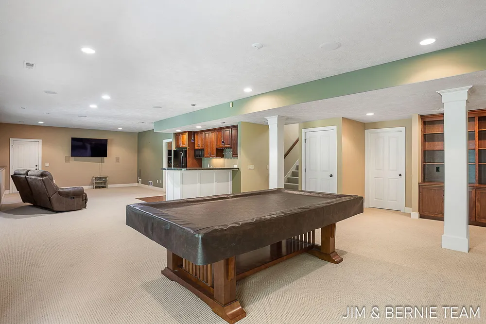 3477 Palmer Dr, Saugatuck, MI 49453-9461