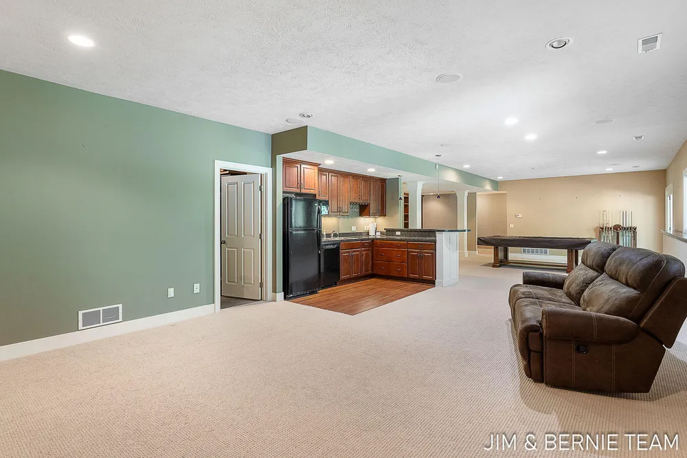 3477 Palmer Dr, Saugatuck, MI 49453-9461