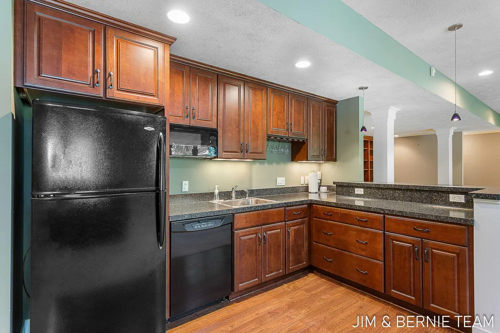 3477 Palmer Dr, Saugatuck, MI 49453-9461