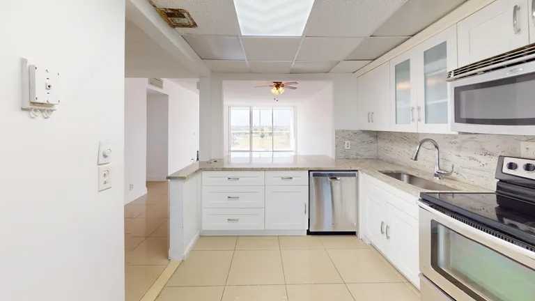 3080 N Course Dr, Pompano Beach, FL 33069