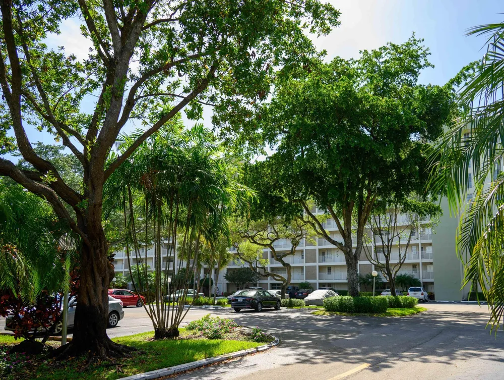 3080 N Course Dr, Pompano Beach, FL 33069