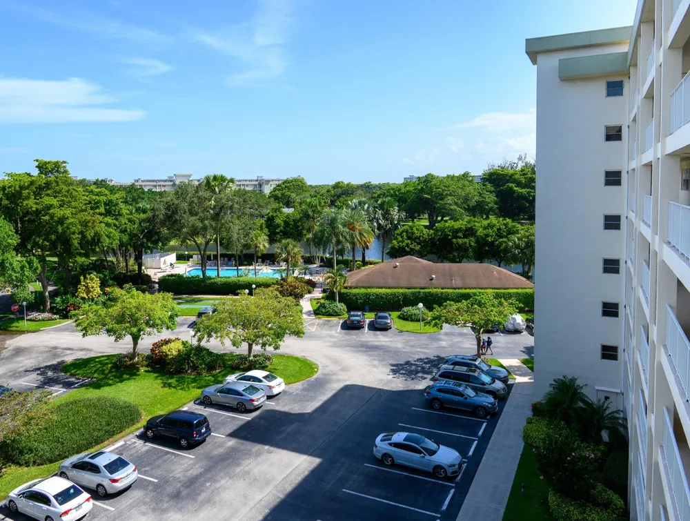 3080 N Course Dr, Pompano Beach, FL 33069