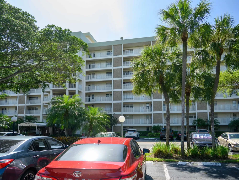 3080 N Course Dr, Pompano Beach, FL 33069