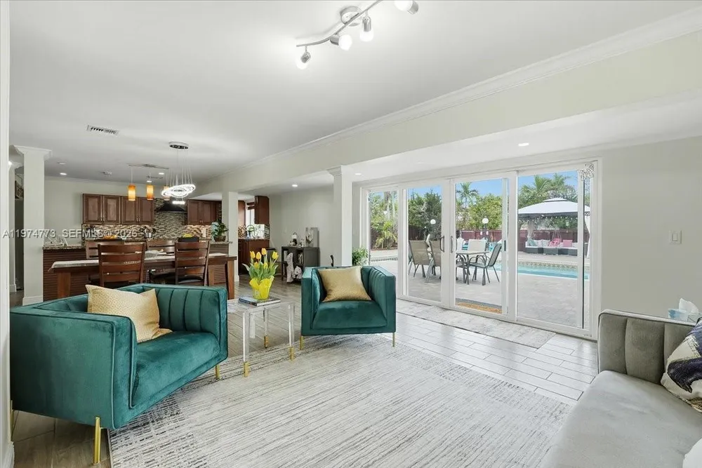 4925 Tyler St, Hollywood, FL 33021