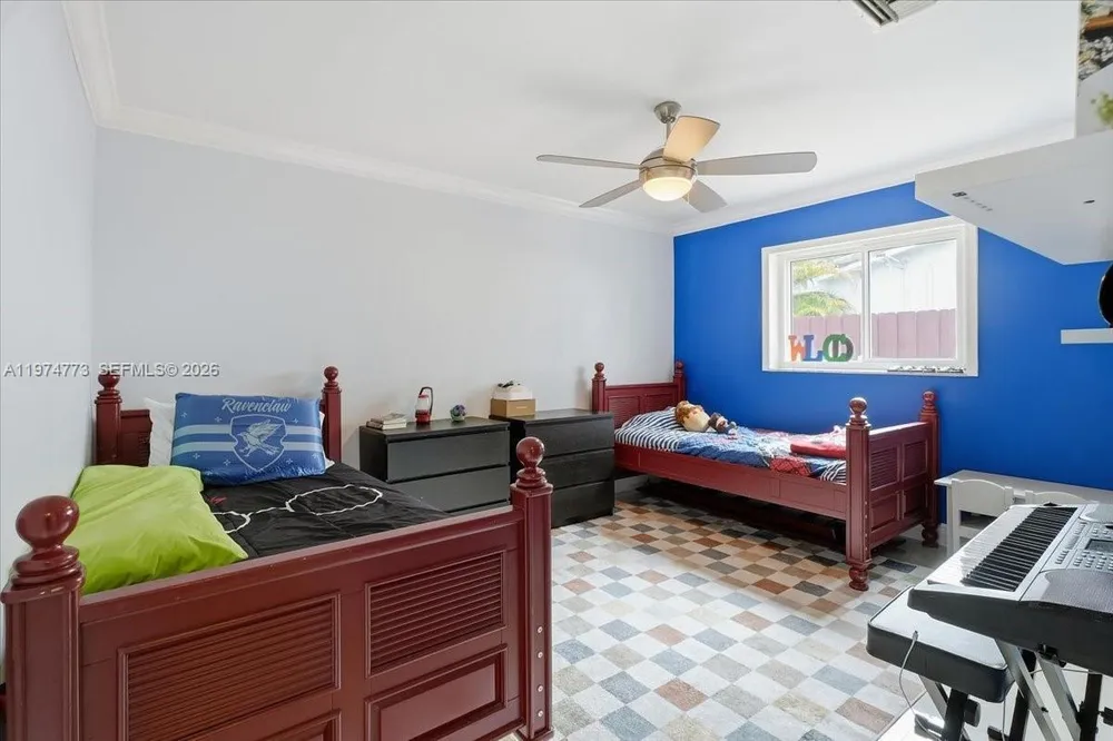 4925 Tyler St, Hollywood, FL 33021