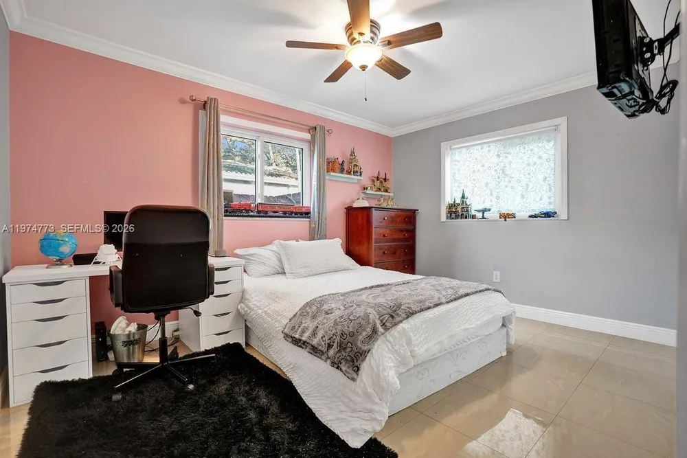 4925 Tyler St, Hollywood, FL 33021