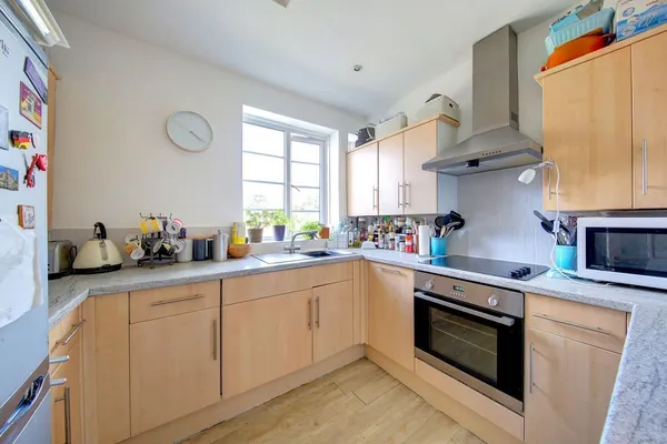 Kingston Close, Teddington, TW11 photo 4