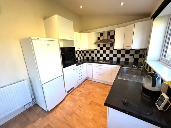 New Cottages, Hooklands, RH17 photo 3