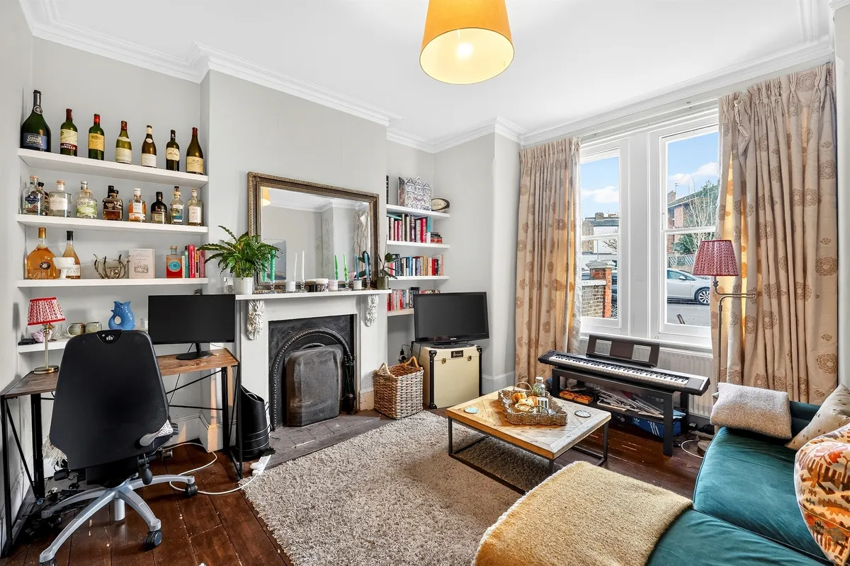 Dingwall Road, London