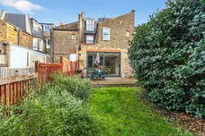 Dingwall Road, London