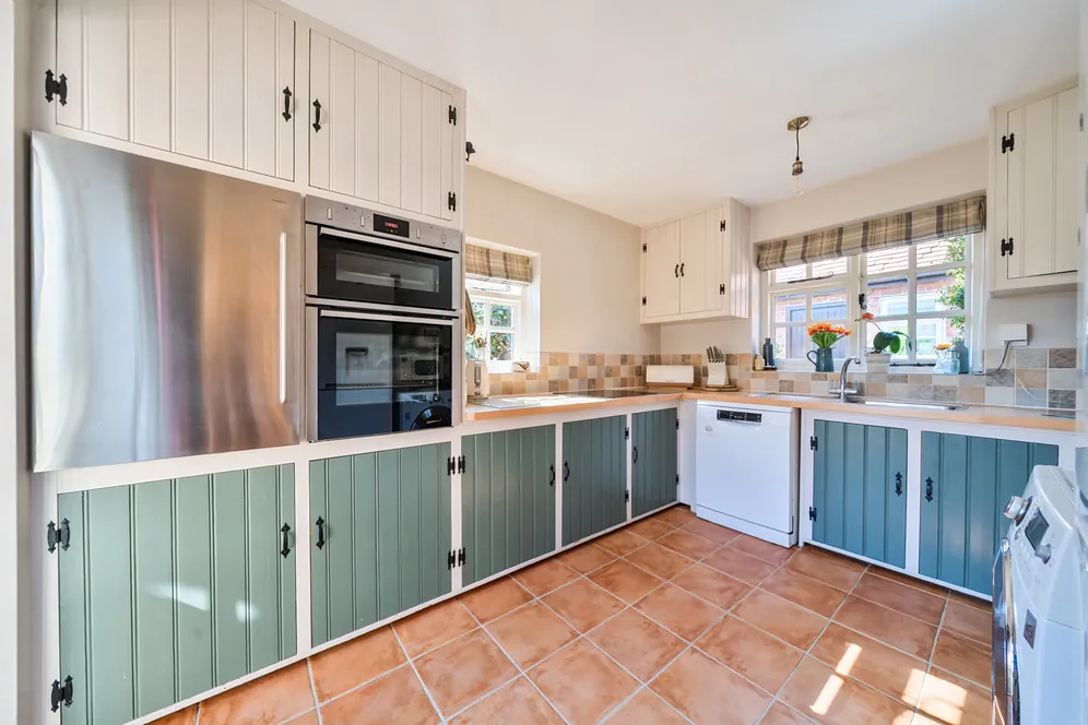 Bridge Road, Ickford, HP18 photo 7