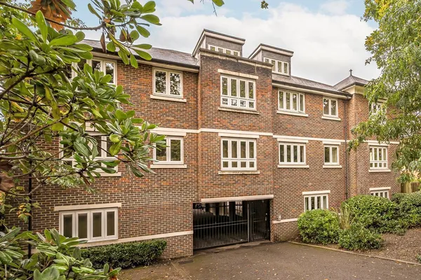 Brooklands Road, Weybridge, KT13 photo 1