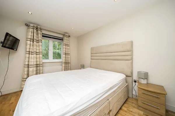 Brooklands Road, Weybridge, KT13 photo 5