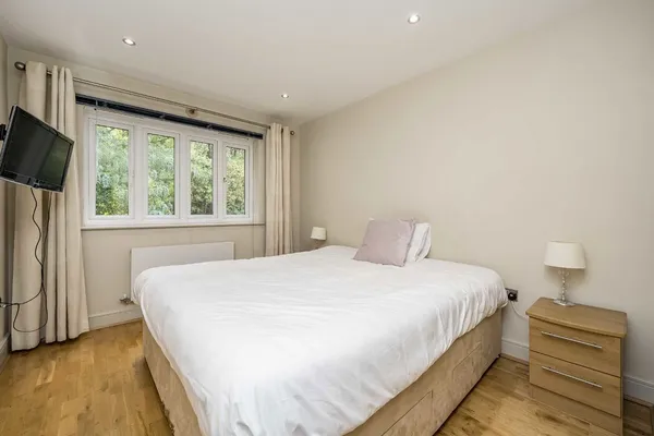 Brooklands Road, Weybridge, KT13 photo 6
