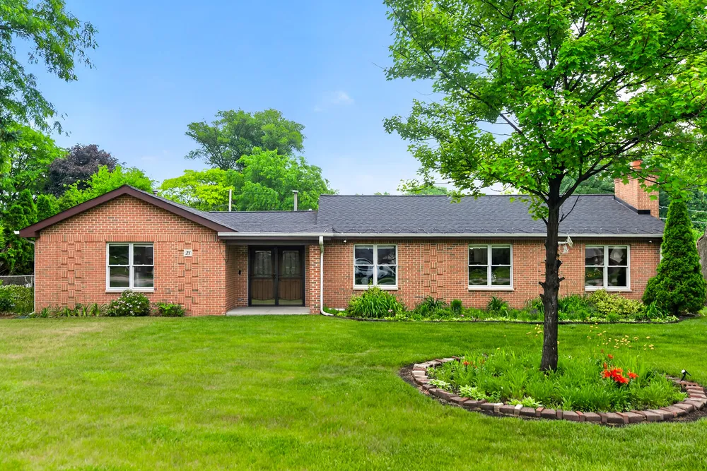 21 S Elmhurst Rd, Prospect Heights, IL 60070