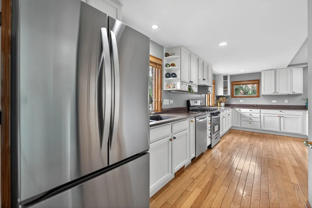 21 S Elmhurst Rd, Prospect Heights, IL 60070