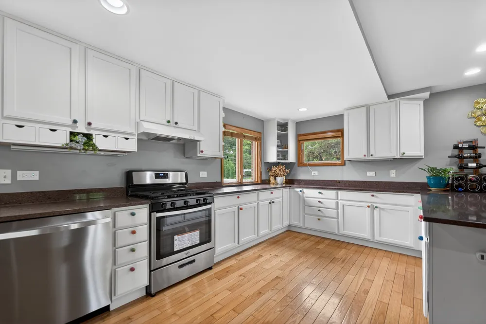 21 S Elmhurst Rd, Prospect Heights, IL 60070