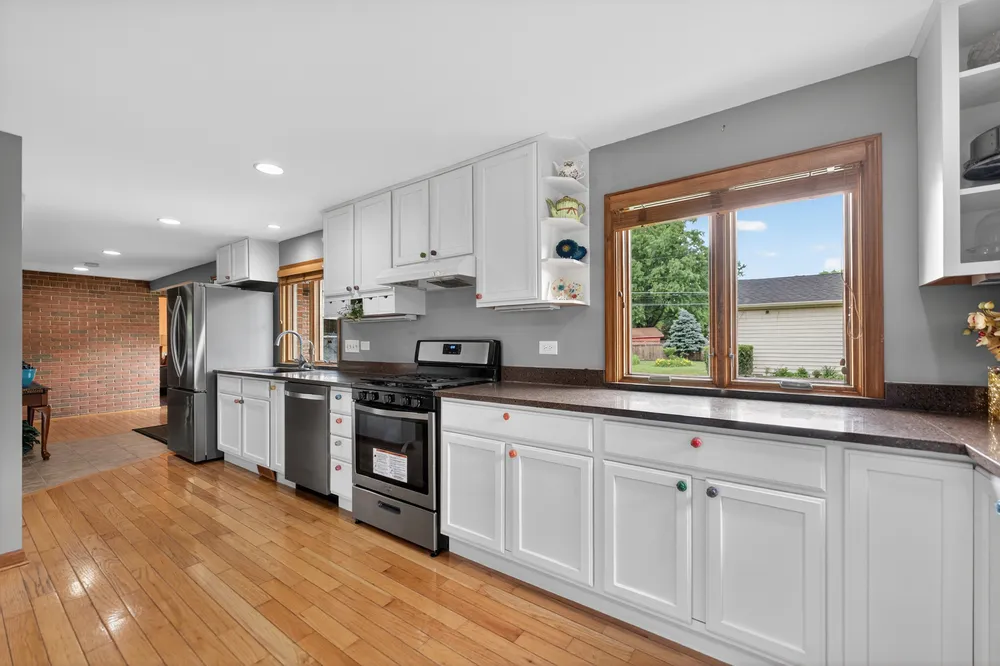 21 S Elmhurst Rd, Prospect Heights, IL 60070