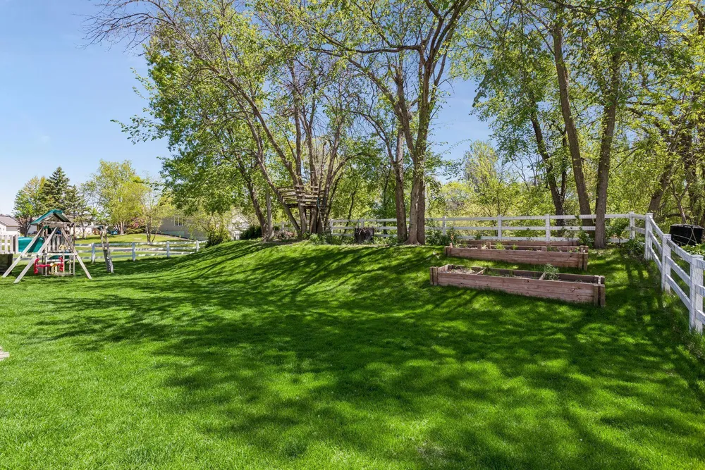 3790 Yellowstone Ln N, Plymouth, MN 55446