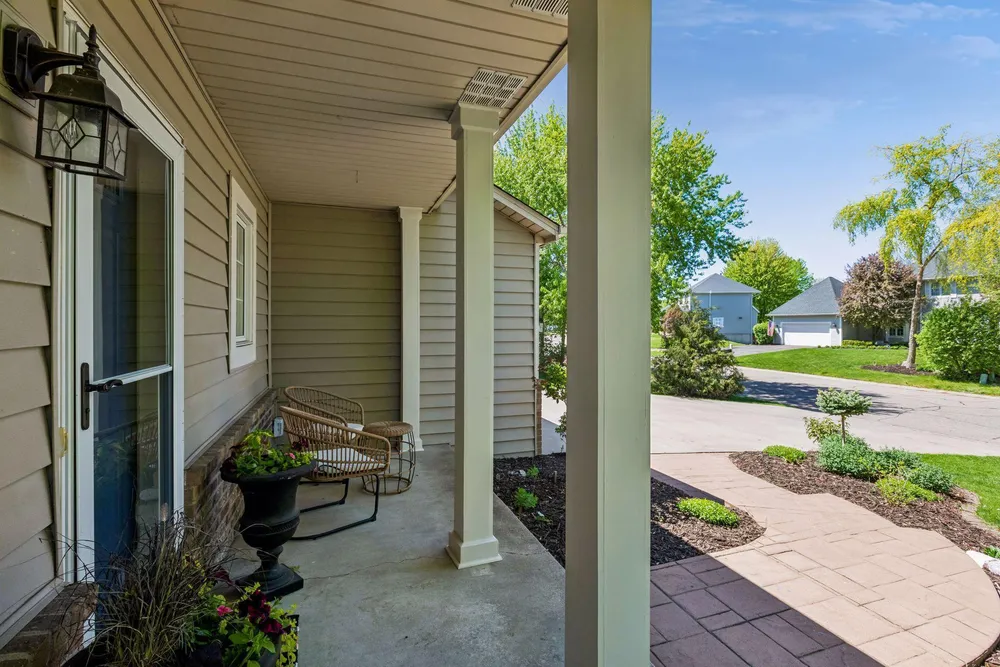 3790 Yellowstone Ln N, Plymouth, MN 55446