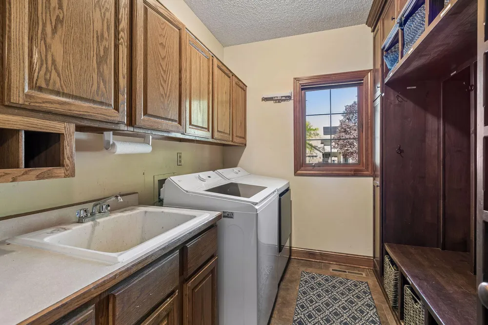 3790 Yellowstone Ln N, Plymouth, MN 55446