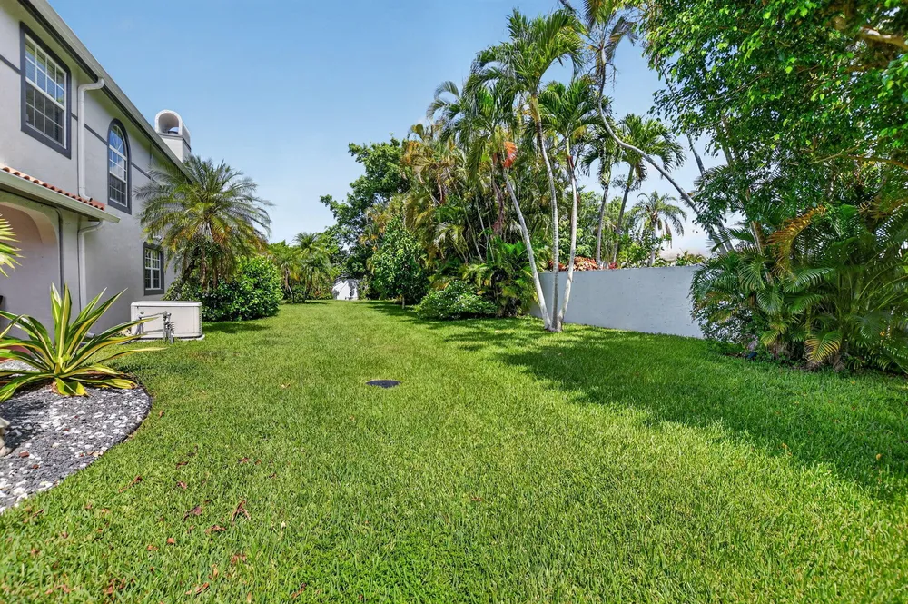 9048 Villa Portofino Circle, Boca Raton, FL 33496