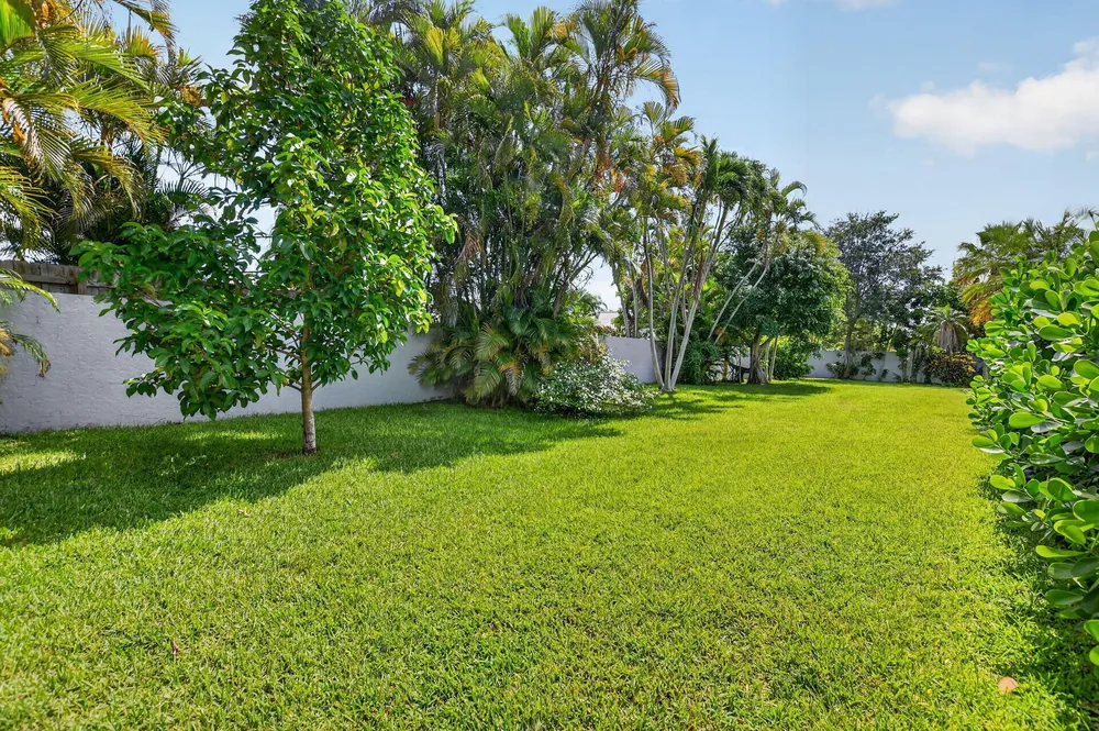 9048 Villa Portofino Circle, Boca Raton, FL 33496