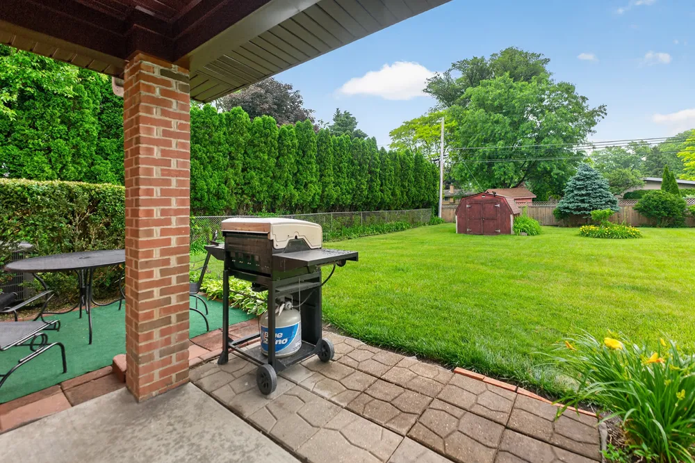 21 S Elmhurst Rd, Prospect Heights, IL 60070