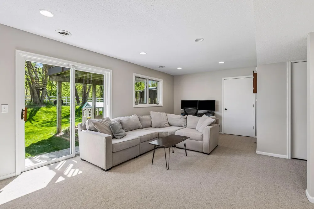 3790 Yellowstone Ln N, Plymouth, MN 55446