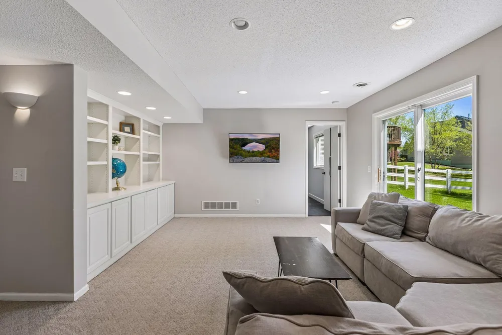 3790 Yellowstone Ln N, Plymouth, MN 55446
