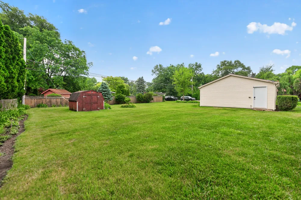 21 S Elmhurst Rd, Prospect Heights, IL 60070
