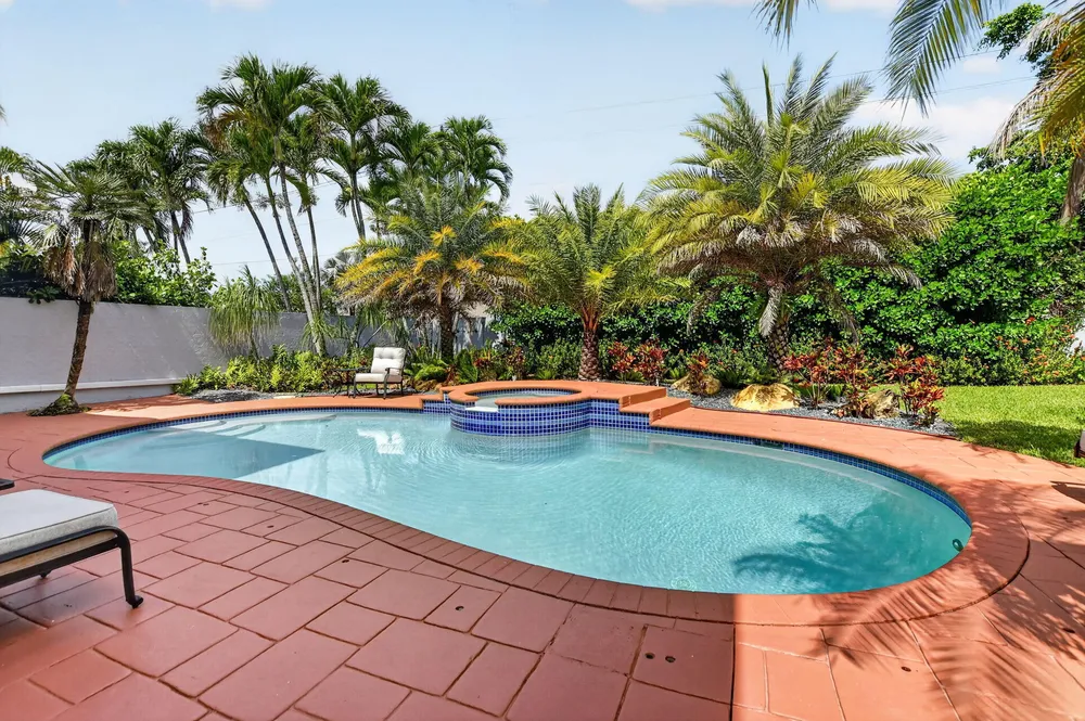9048 Villa Portofino Circle, Boca Raton, FL 33496
