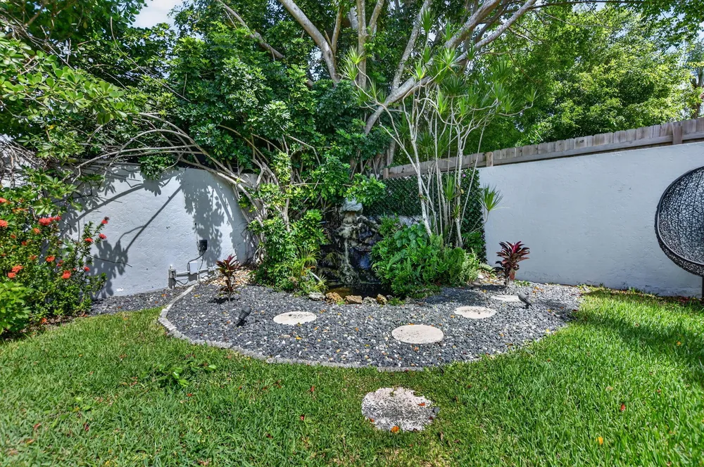 9048 Villa Portofino Circle, Boca Raton, FL 33496