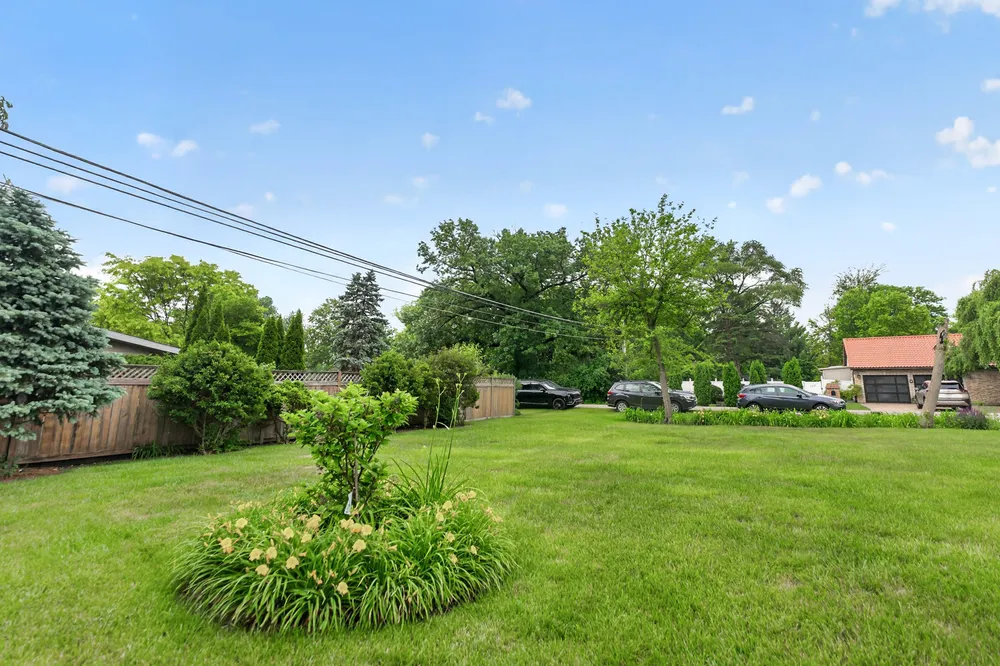 21 S Elmhurst Rd, Prospect Heights, IL 60070