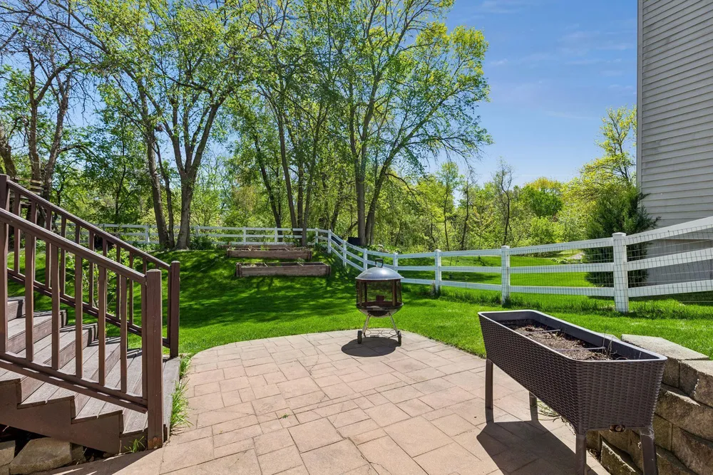 3790 Yellowstone Ln N, Plymouth, MN 55446