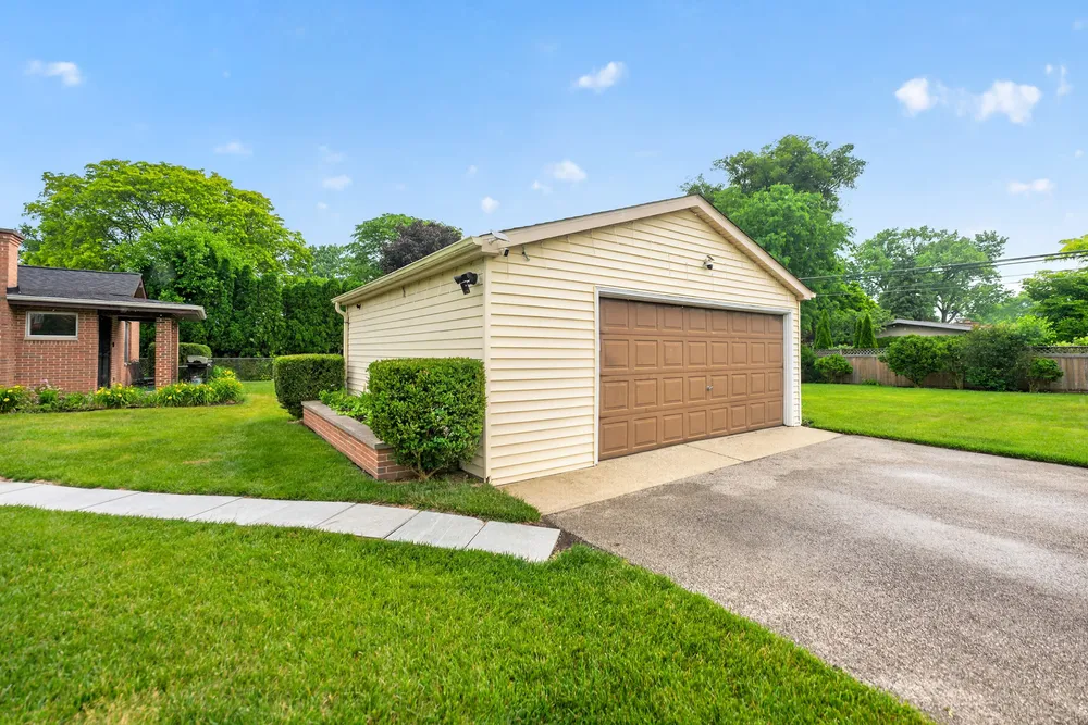21 S Elmhurst Rd, Prospect Heights, IL 60070