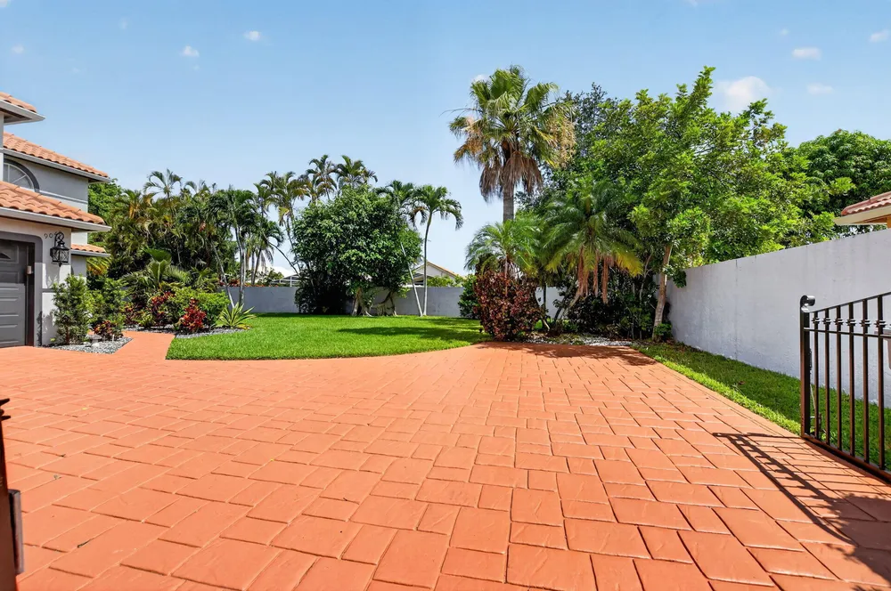 9048 Villa Portofino Circle, Boca Raton, FL 33496