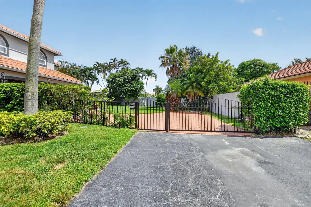9048 Villa Portofino Circle, Boca Raton, FL 33496